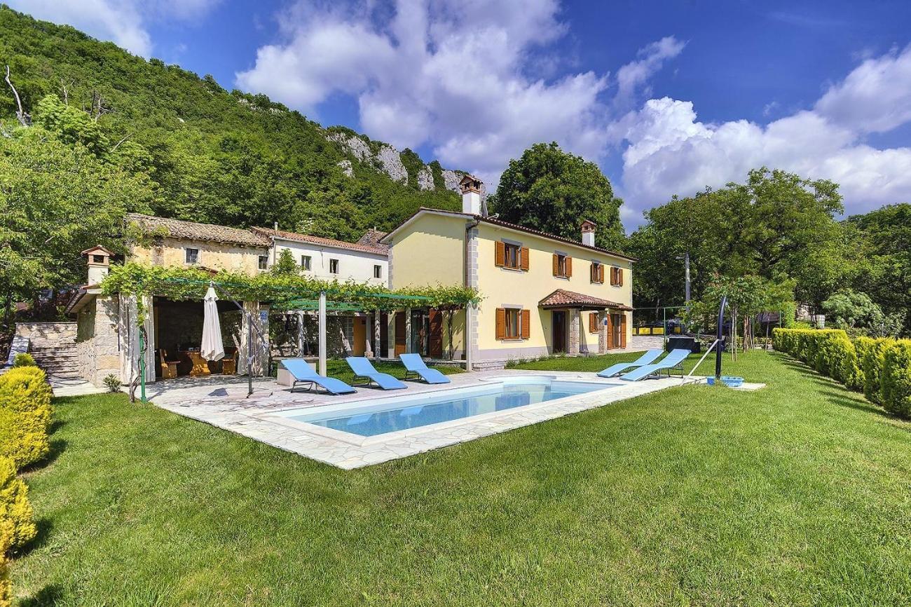 Villa Bella Lupoglav  Exterior photo